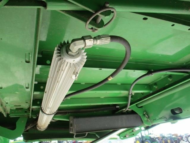 2014 John Deere S670 Combine - Photo 14
