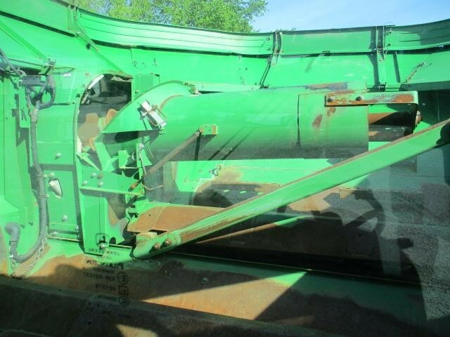 2014 John Deere S670 Combine - Photo 19