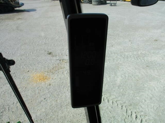 2014 John Deere S670 Combine - Photo 21