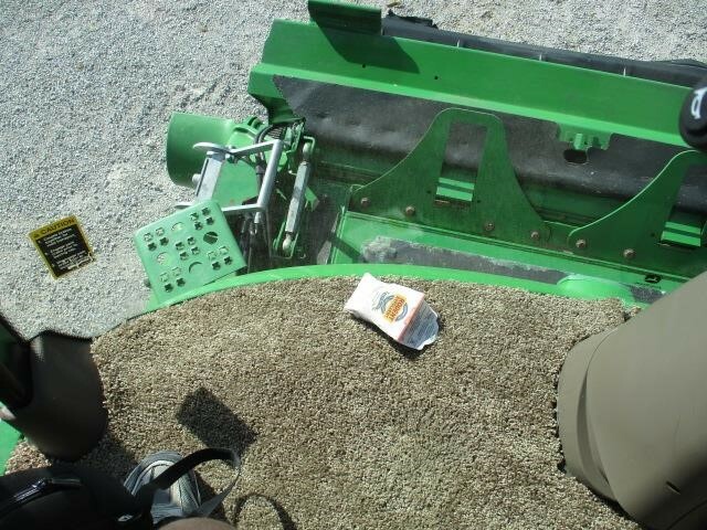 2014 John Deere S670 Combine - Photo 22