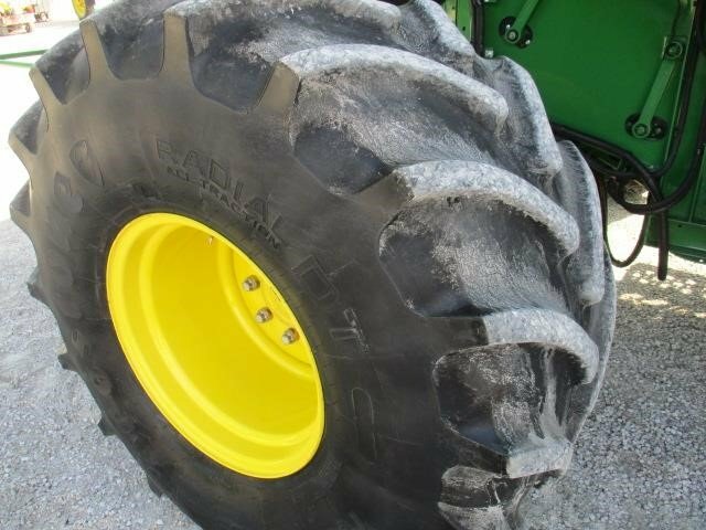 2014 John Deere S670 Combine - Photo 8