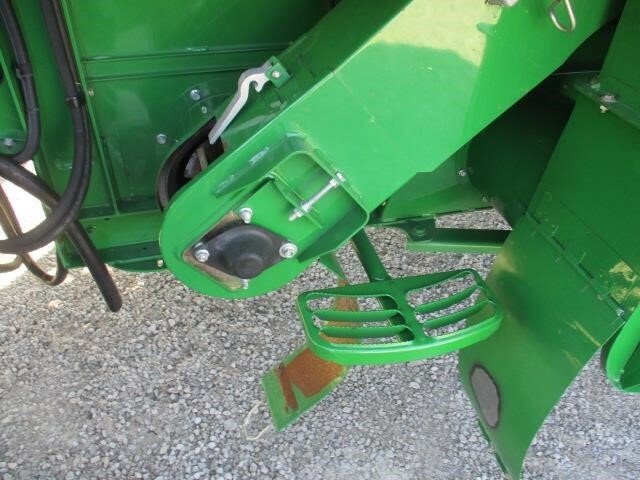 2014 John Deere S670 Combine - Photo 10