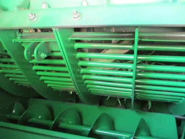 2012 John Deere S680 Combine - Photo 30