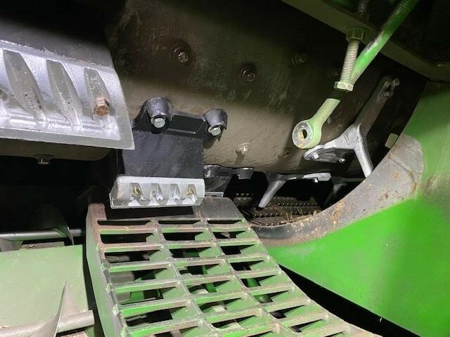 2012 John Deere S680 Combine - Photo 6