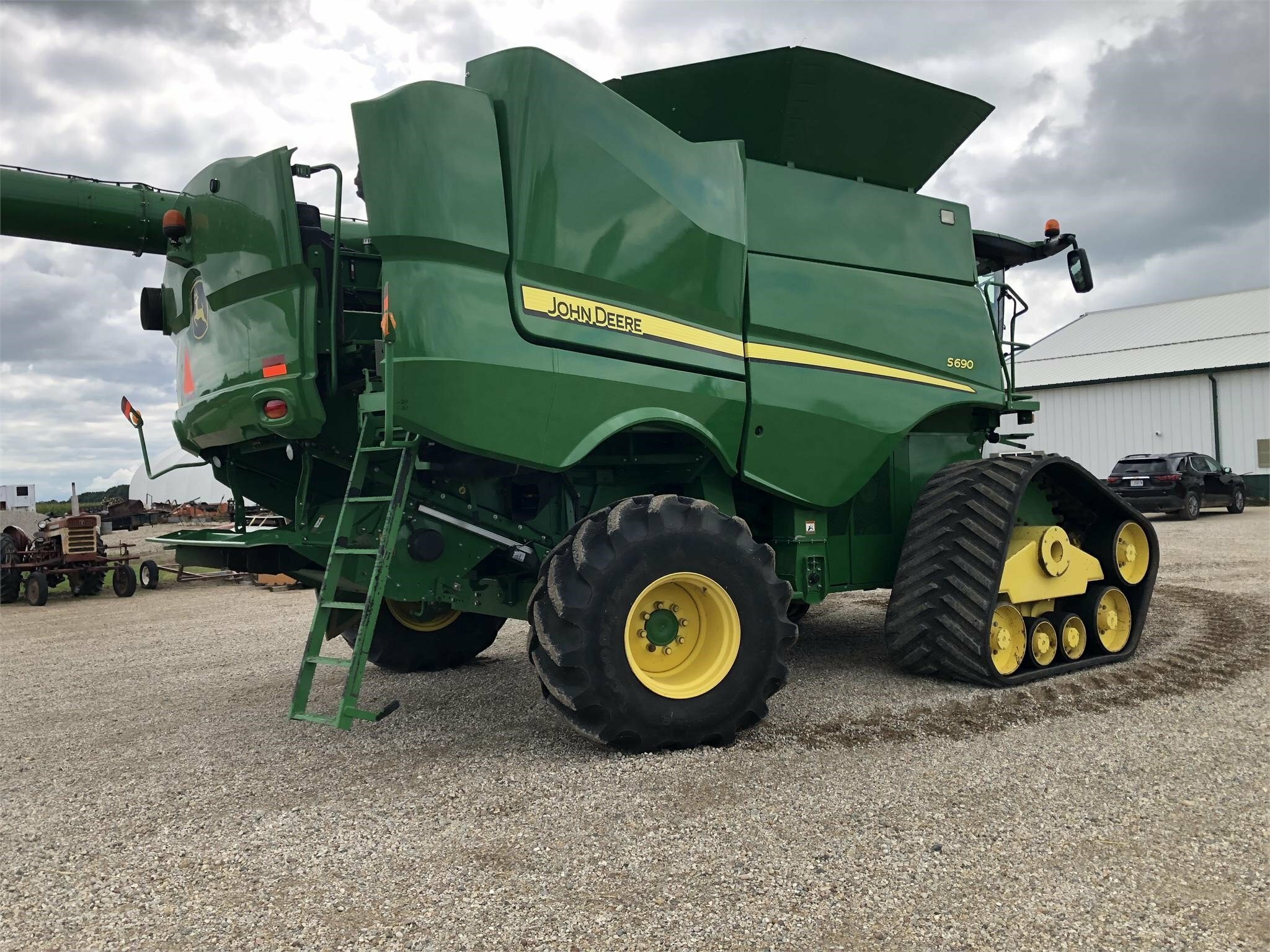 2014 John Deere S690 Combine - Photo 6