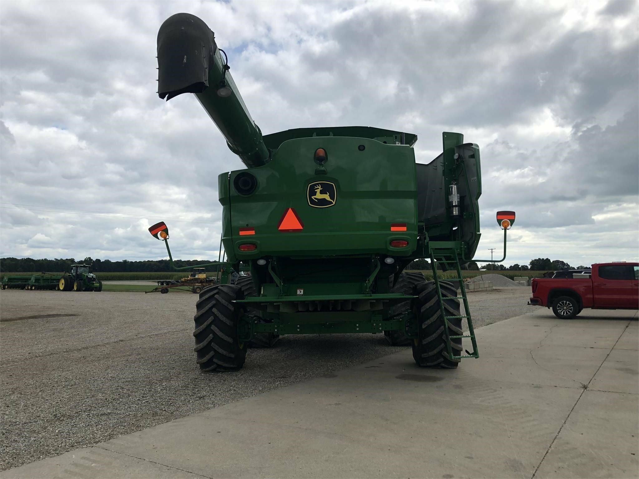 2014 John Deere S690 Combine - Photo 9