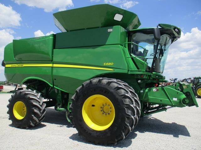 2012 John Deere S680 Combine - Photo 2