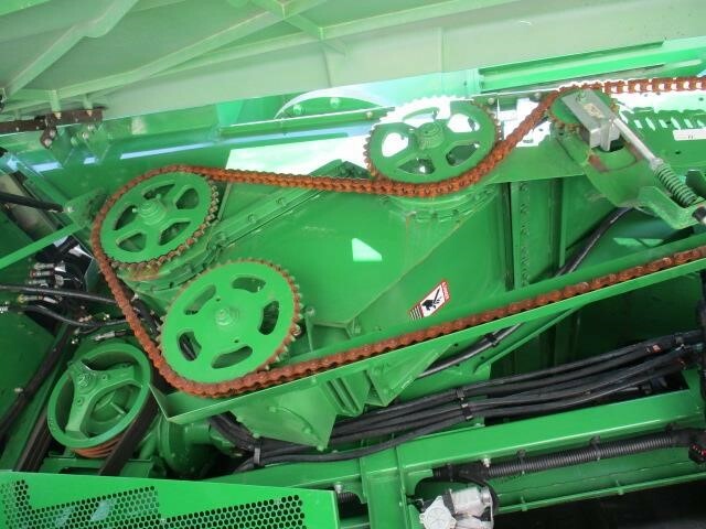 2012 John Deere S680 Combine - Photo 11