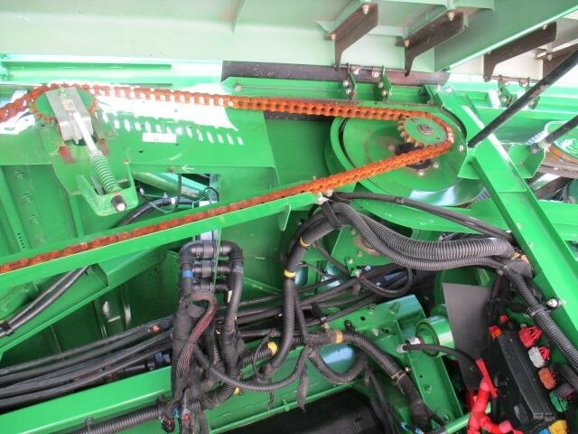 2012 John Deere S680 Combine - Photo 12