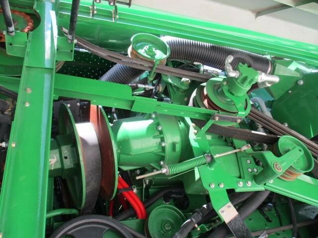 2012 John Deere S680 Combine - Photo 13