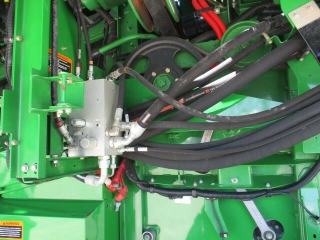2012 John Deere S680 Combine - Photo 15