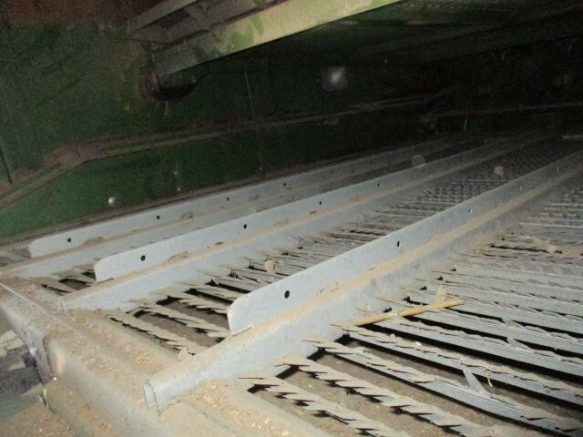 2012 John Deere S680 Combine - Photo 19