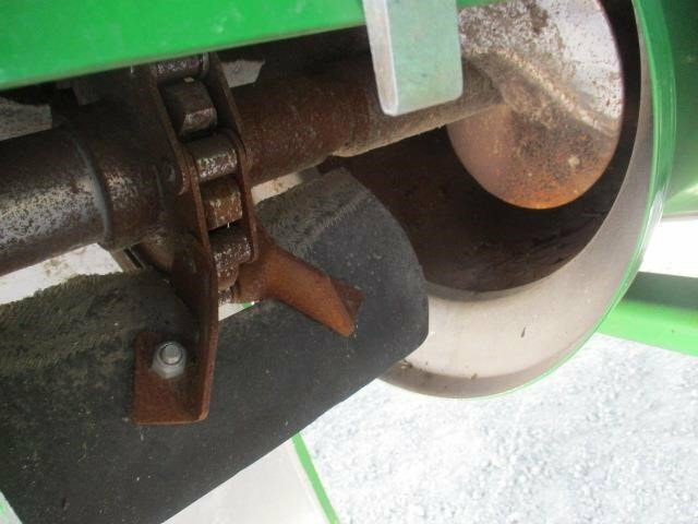 2012 John Deere S680 Combine - Photo 21