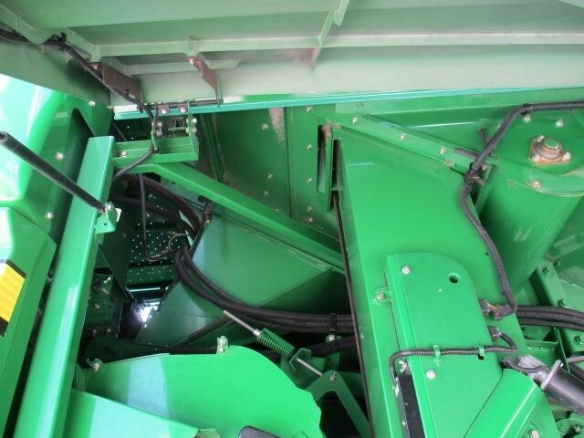 2012 John Deere S680 Combine - Photo 23