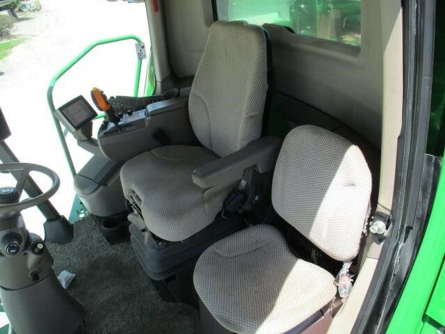 2012 John Deere S680 Combine - Photo 29
