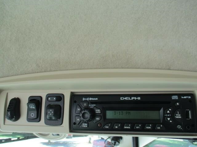 2012 John Deere S680 Combine - Photo 34