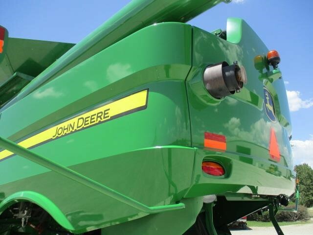 2012 John Deere S680 Combine - Photo 5