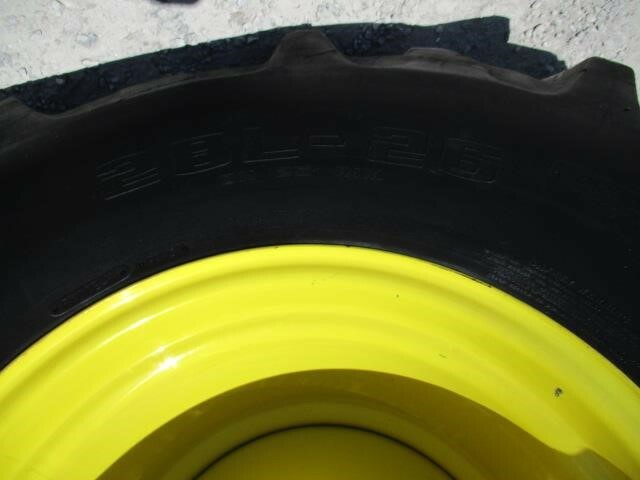 2012 John Deere S680 Combine - Photo 6