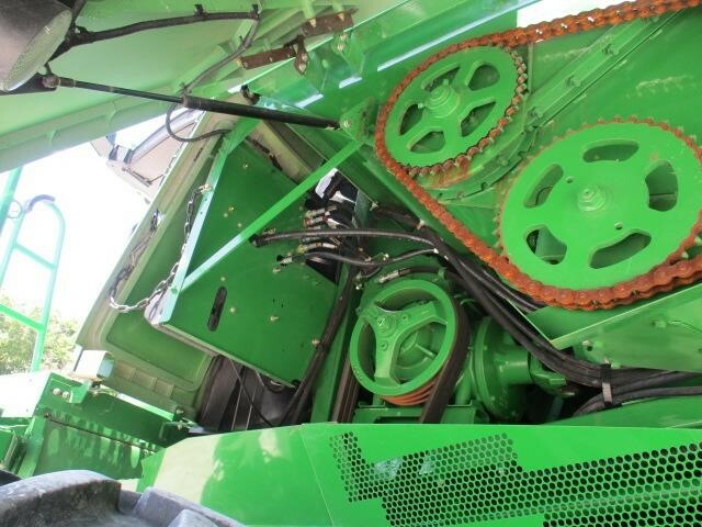 2012 John Deere S680 Combine - Photo 10