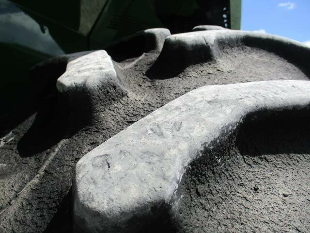 2014 John Deere S690 Combine - Photo 12