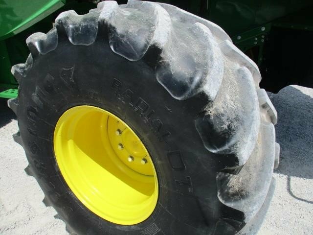 2014 John Deere S690 Combine - Photo 14