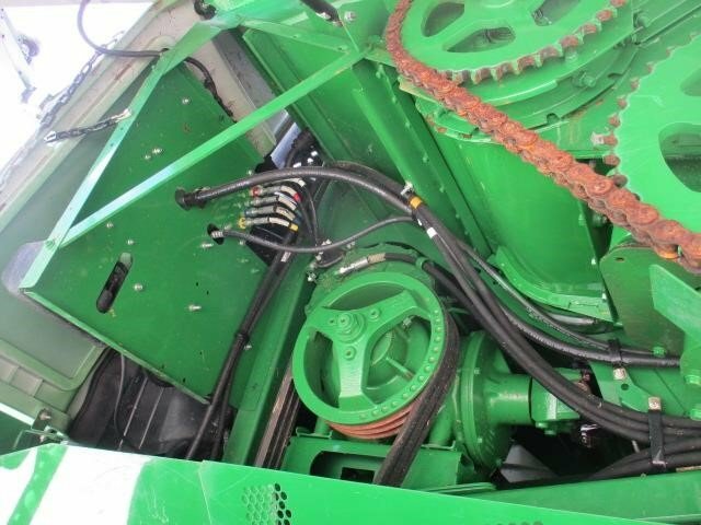 2014 John Deere S690 Combine - Photo 16