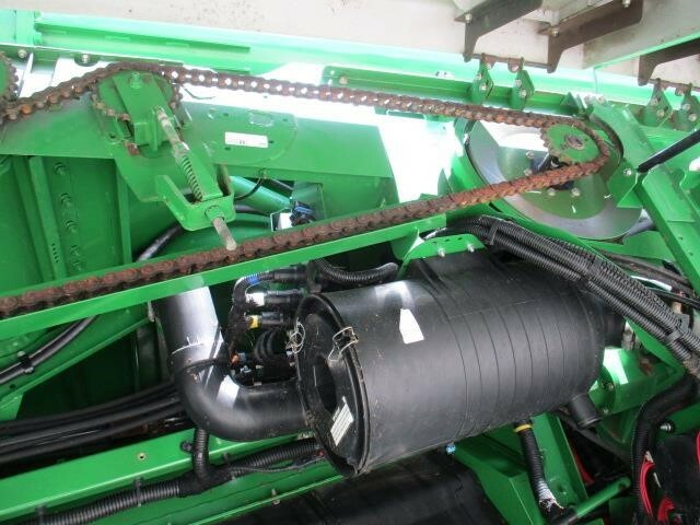 2014 John Deere S690 Combine - Photo 18