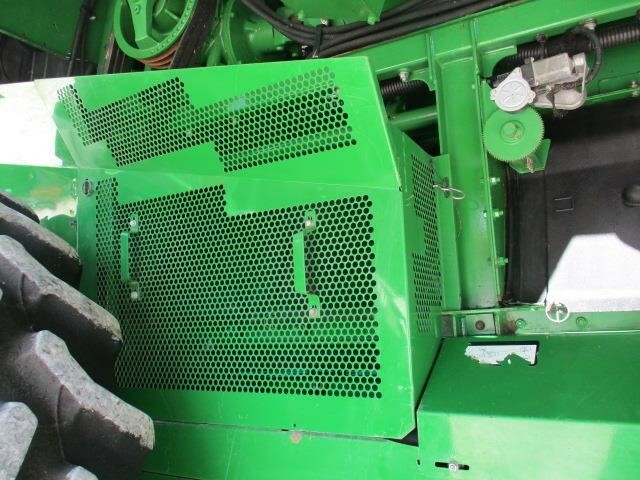 2014 John Deere S690 Combine - Photo 20