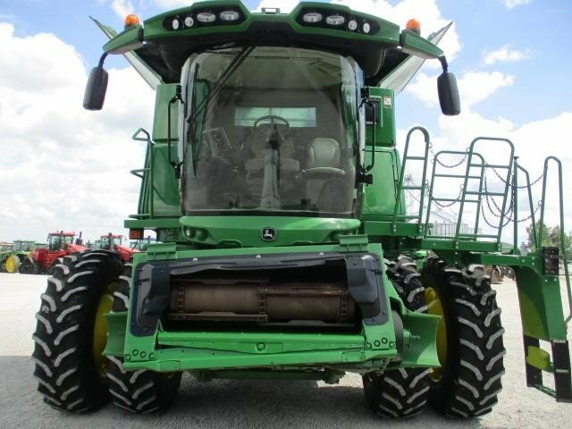 2014 John Deere S690 Combine - Photo 21