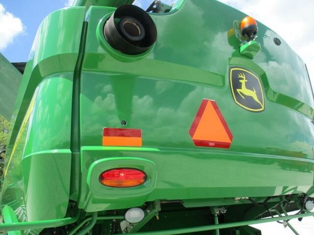 2014 John Deere S690 Combine - Photo 23