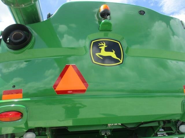 2014 John Deere S690 Combine - Photo 24
