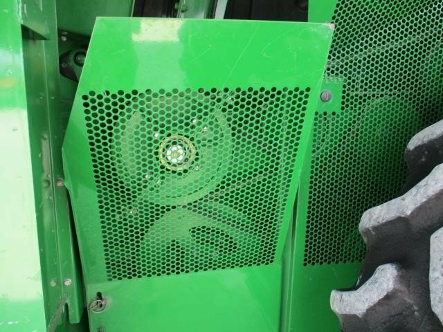 2014 John Deere S690 Combine - Photo 26