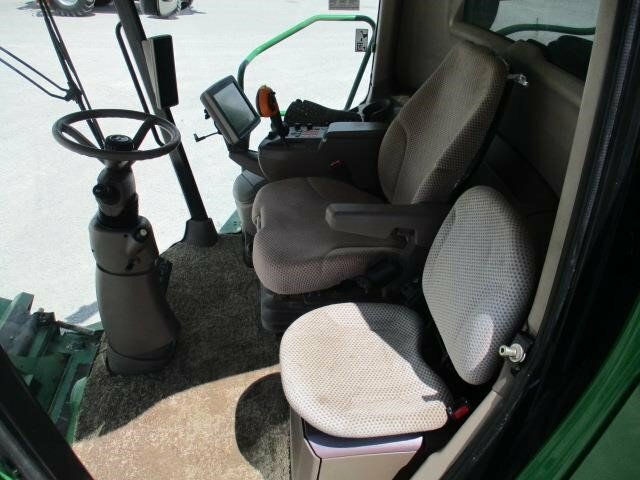 2014 John Deere S690 Combine - Photo 27