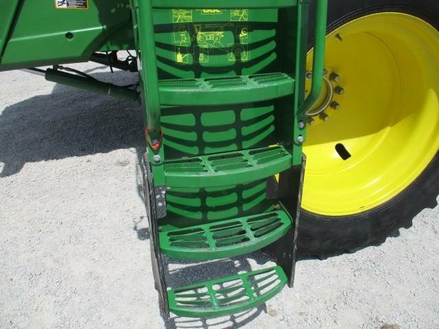 2014 John Deere S690 Combine - Photo 4