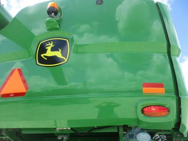 2014 John Deere S690 Combine - Photo 10