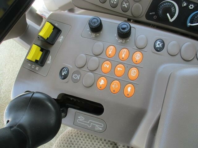 2016 John Deere S680 Combine - Photo 4