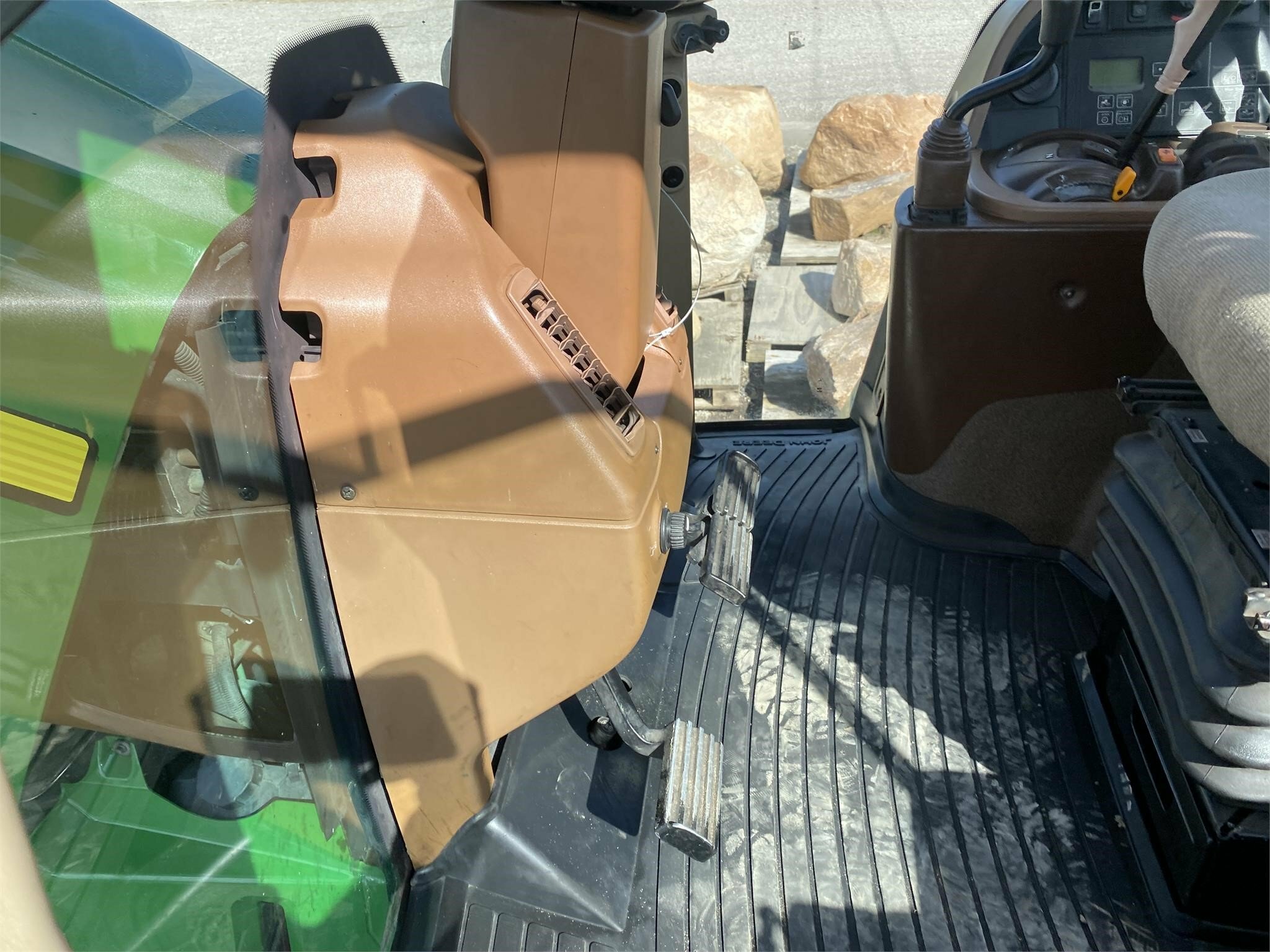 2008 John Deere 7730 Tractor - Photo 20