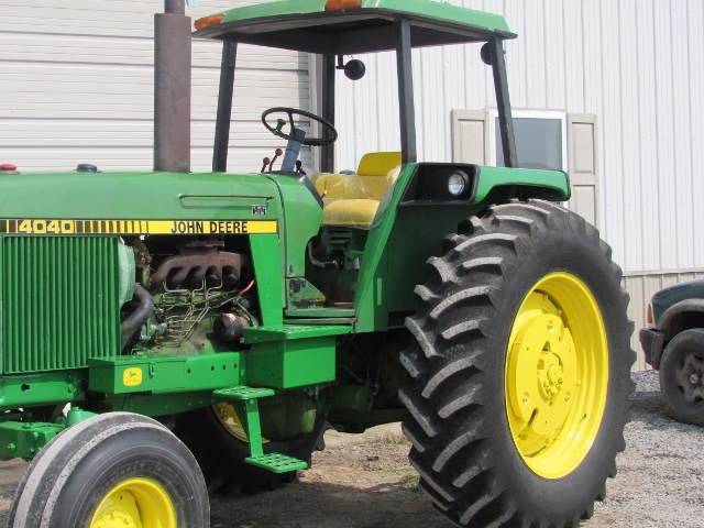 John Deere 4040 Tractor - Photo 18
