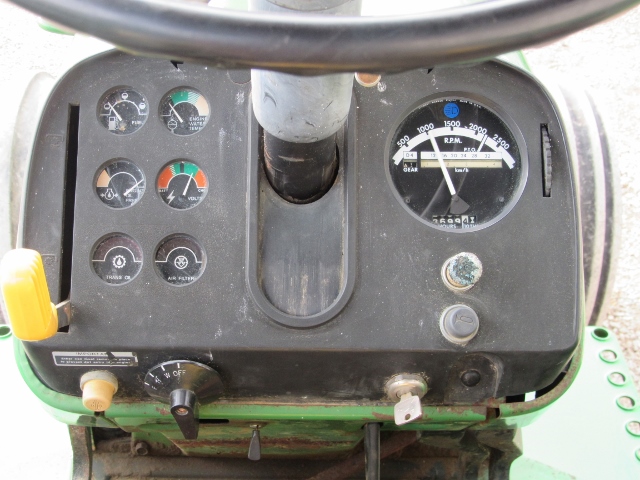 John Deere 4040 Tractor - Photo 20