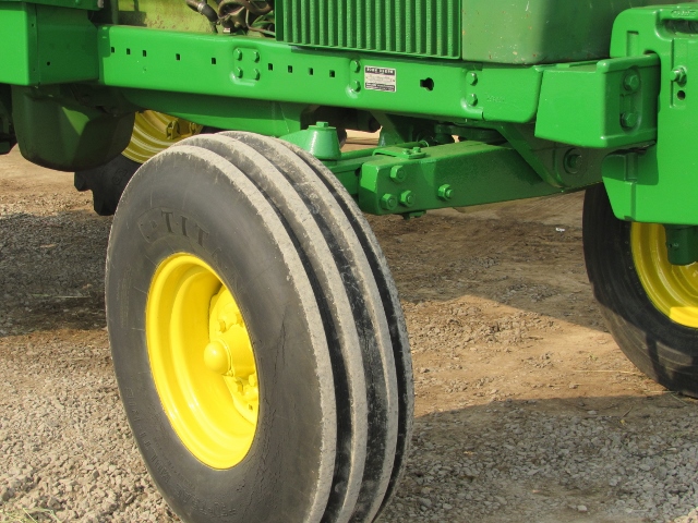 John Deere 4040 Tractor - Photo 23