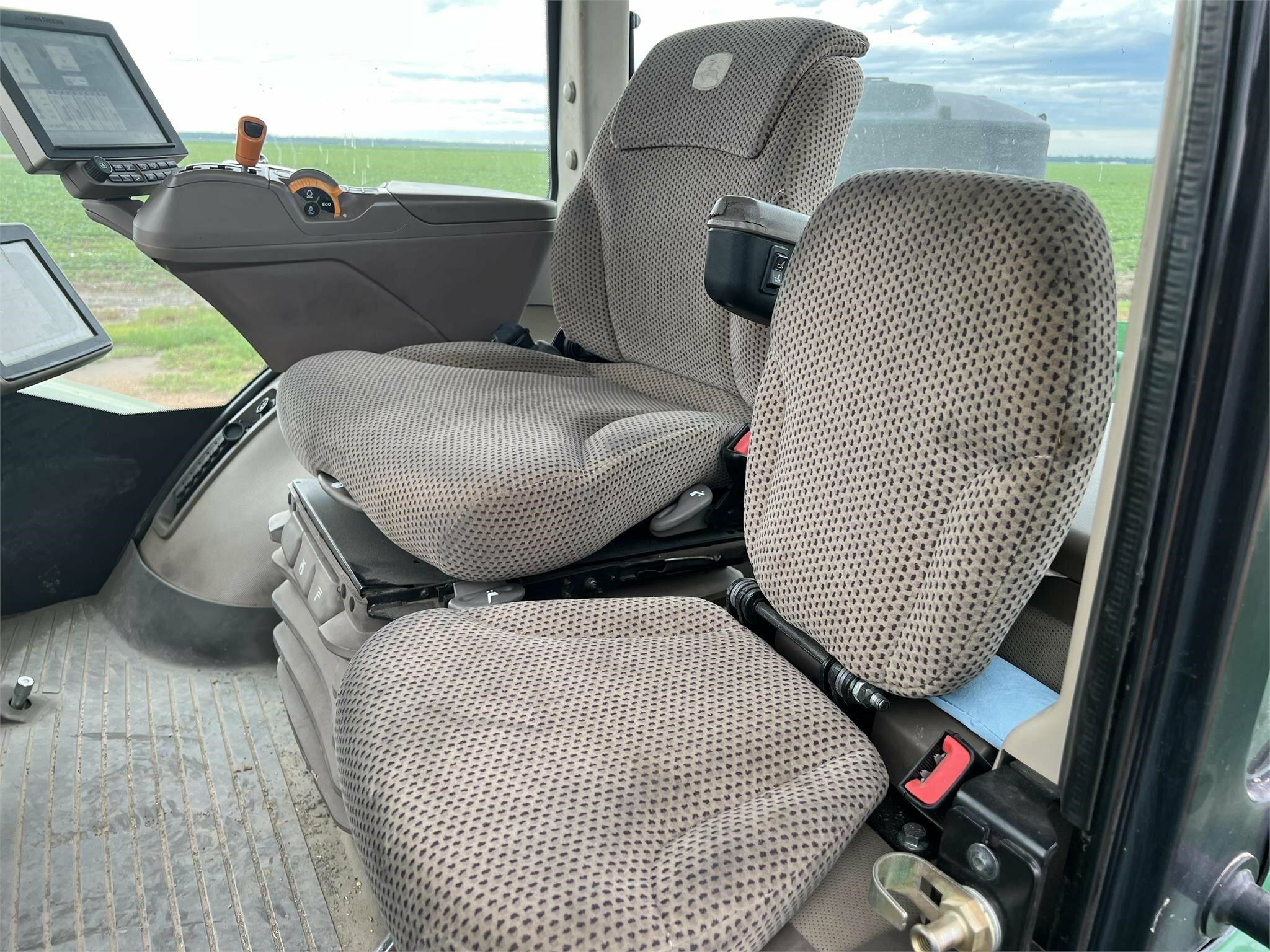 2015 John Deere 9620R Tractor - Photo 24