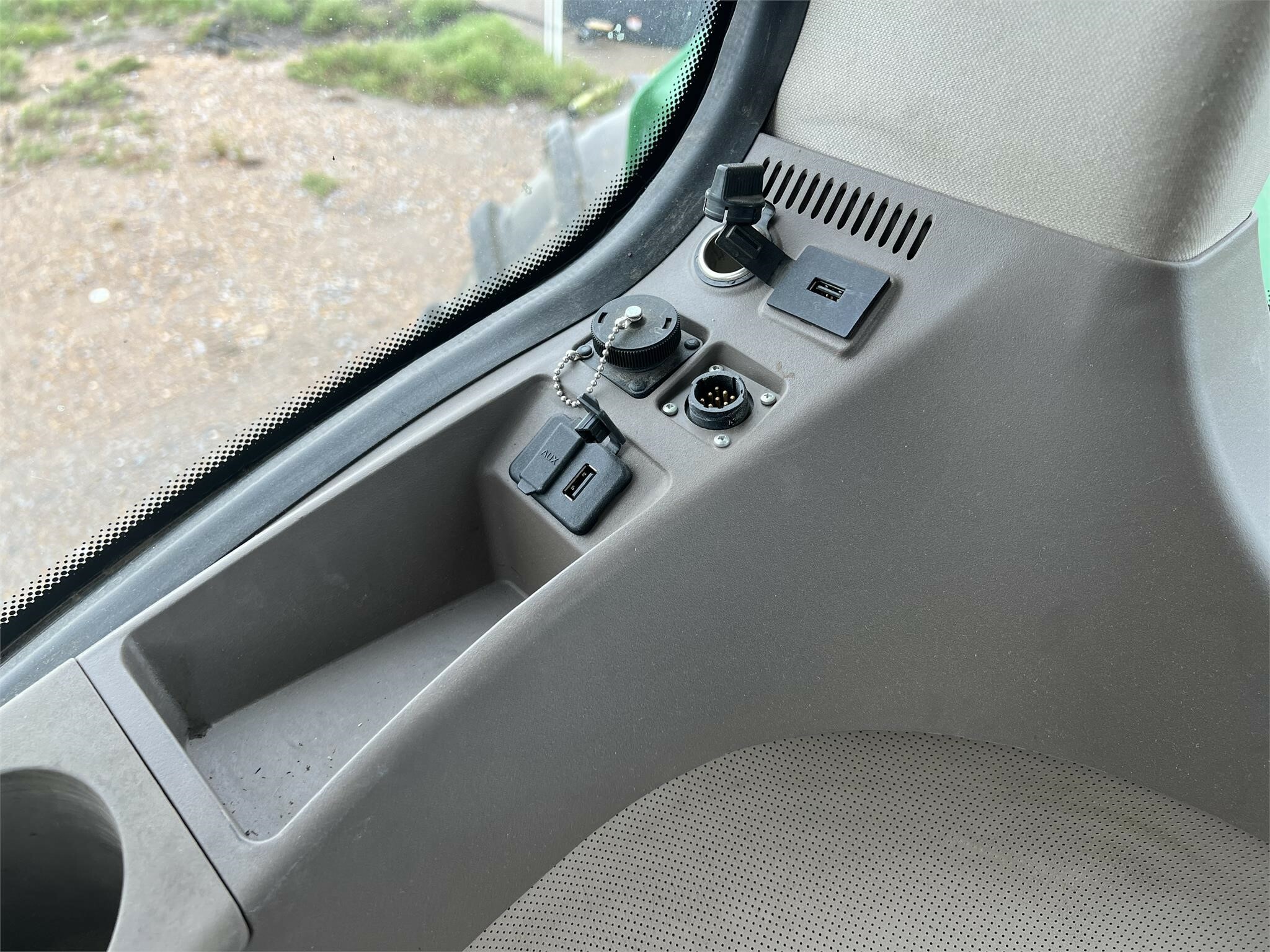 2015 John Deere 9620R Tractor - Photo 27