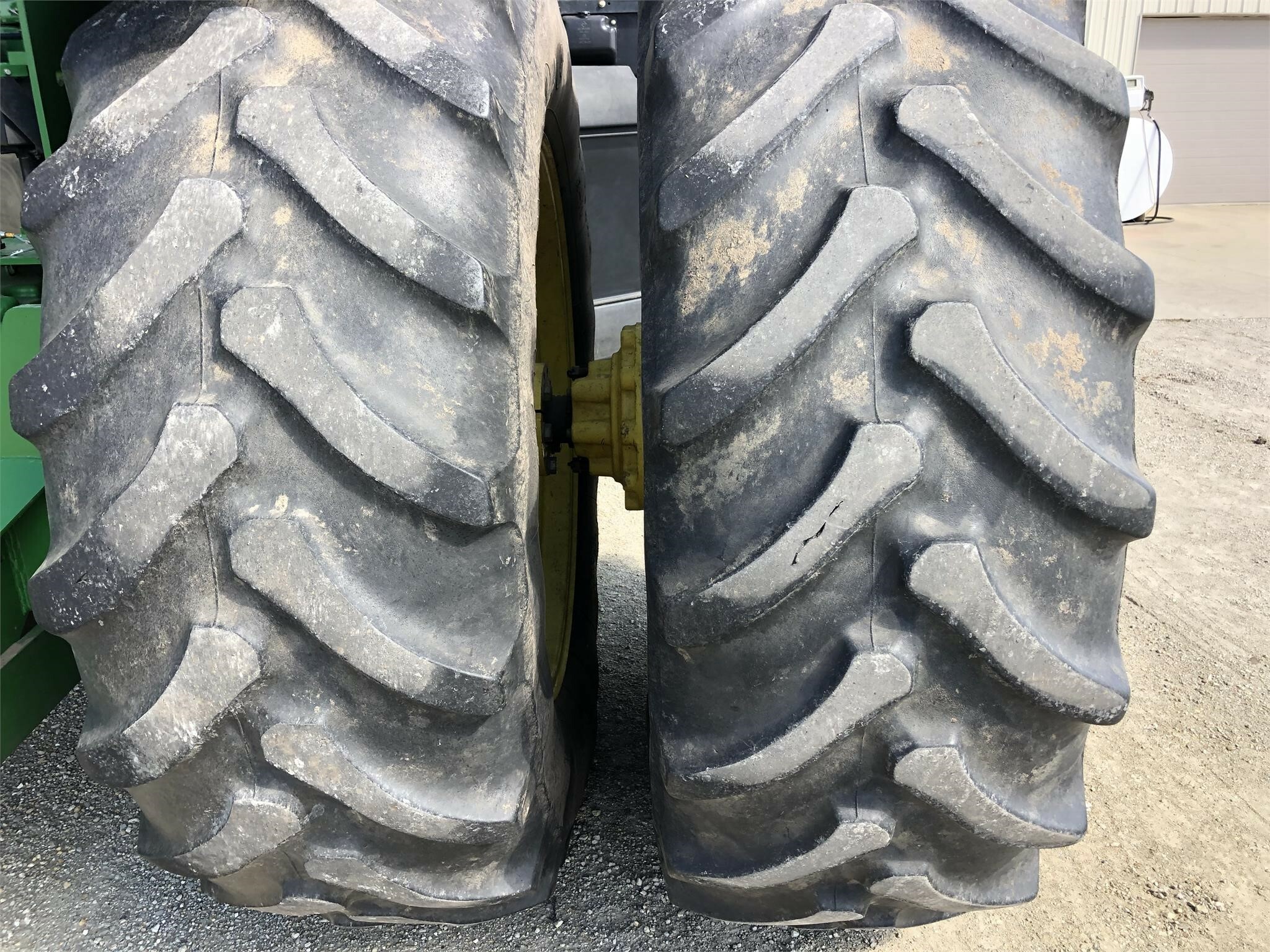 2004 John Deere 9220 Tractor - Photo 12