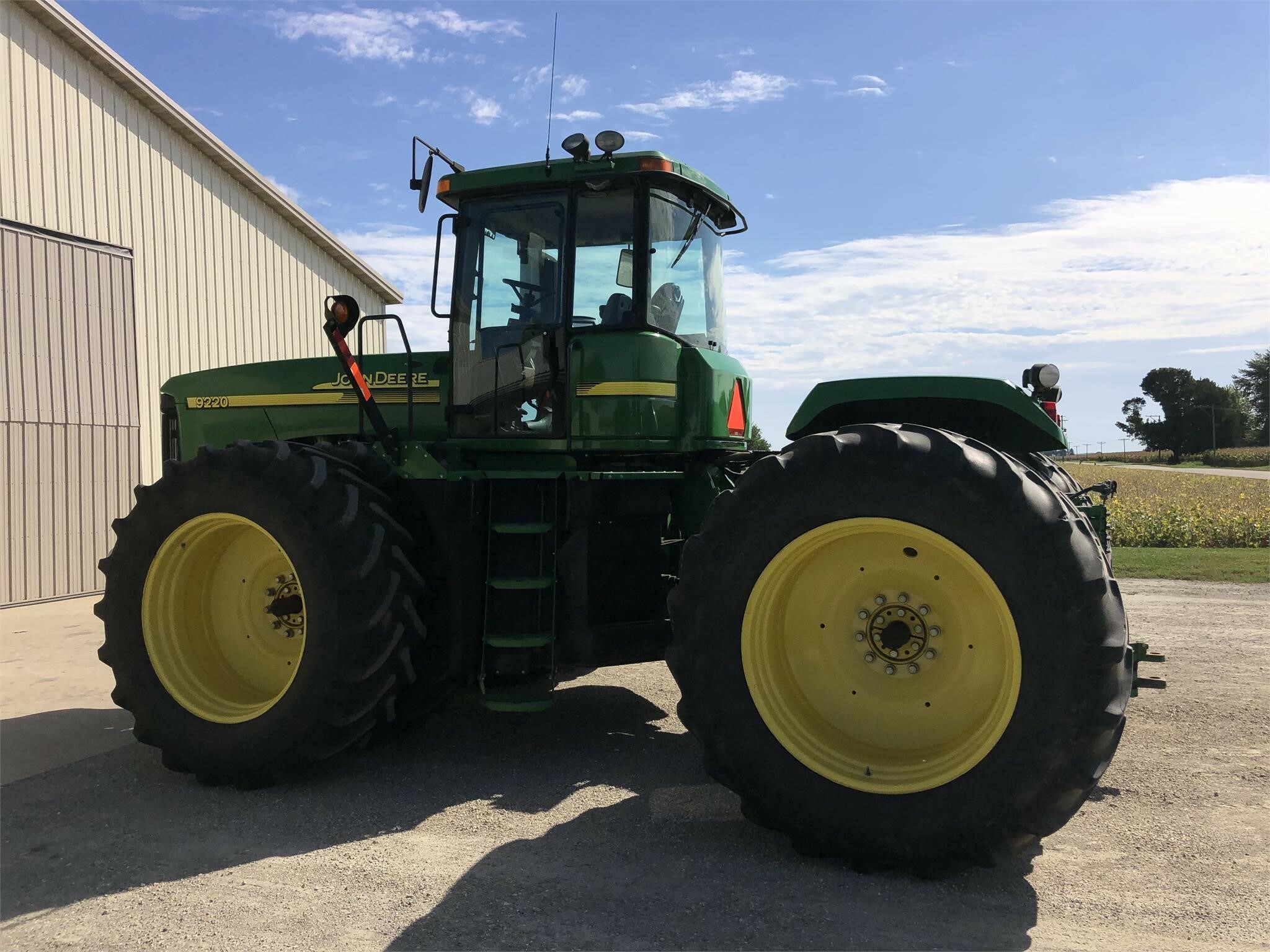 2004 John Deere 9220 Tractor - Photo 21