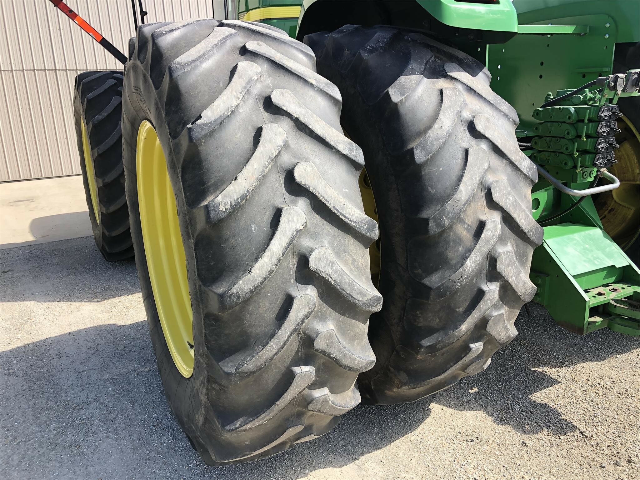 2004 John Deere 9220 Tractor - Photo 8