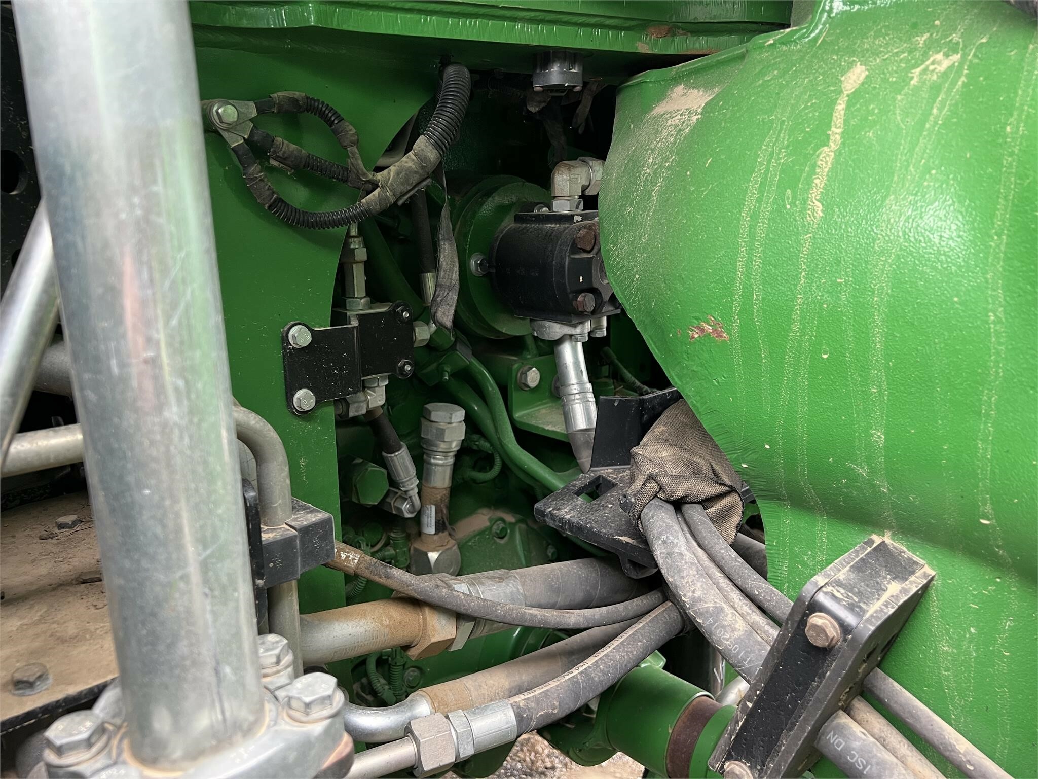 2015 John Deere 9620R Tractor - Photo 10