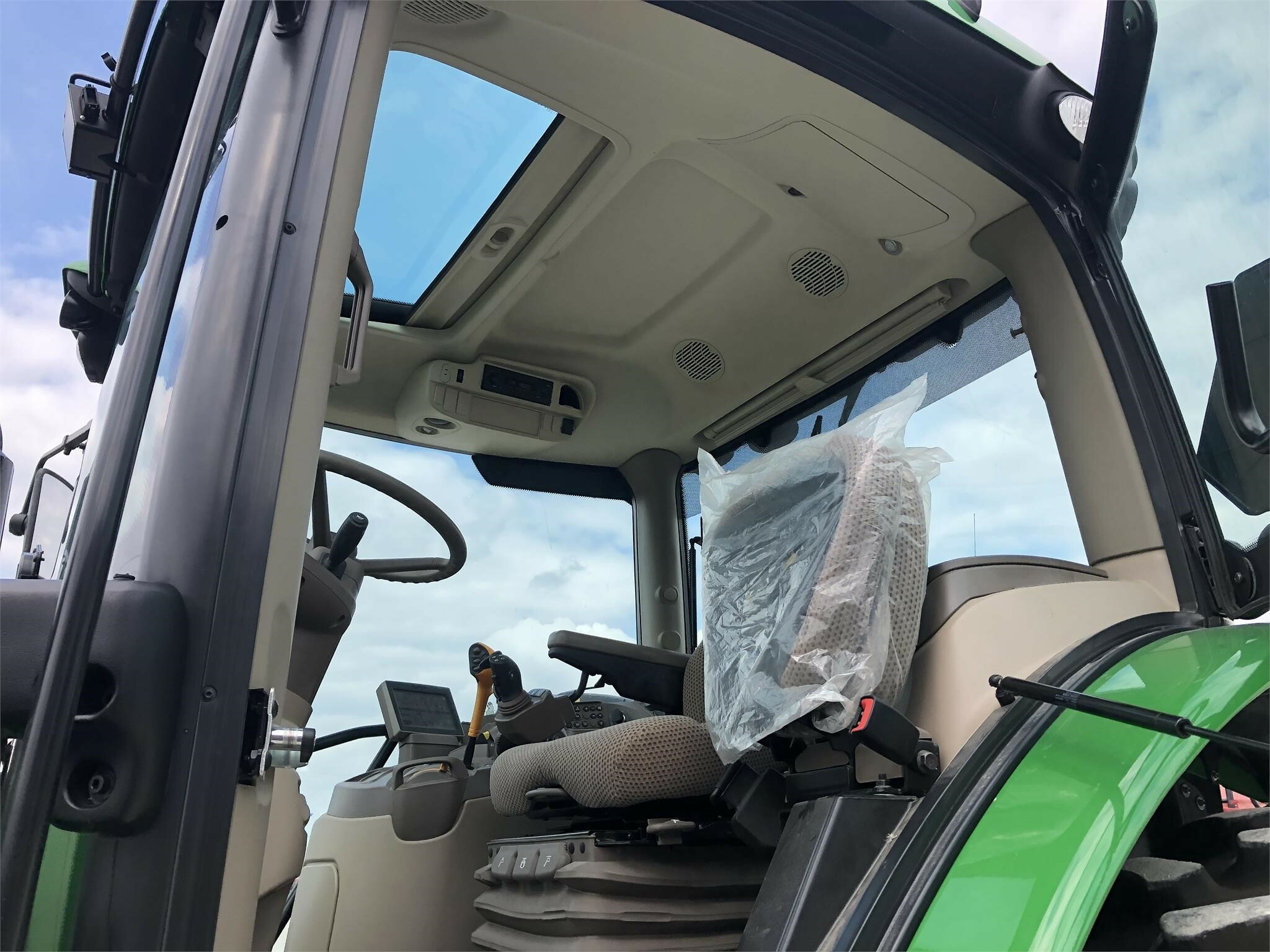 2018 John Deere 6155R Tractor - Photo 14