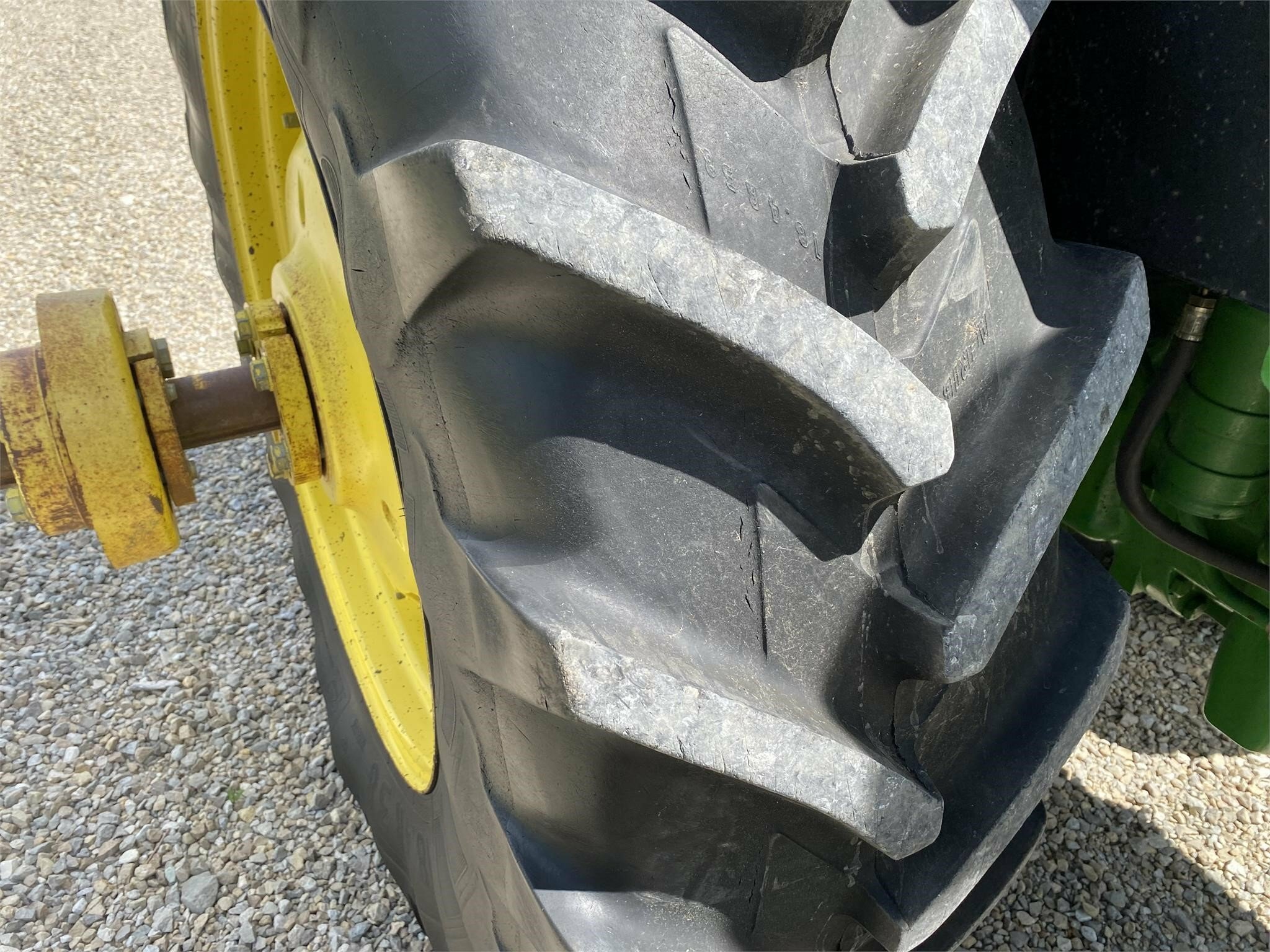 John Deere 4055 Tractor - Photo 15