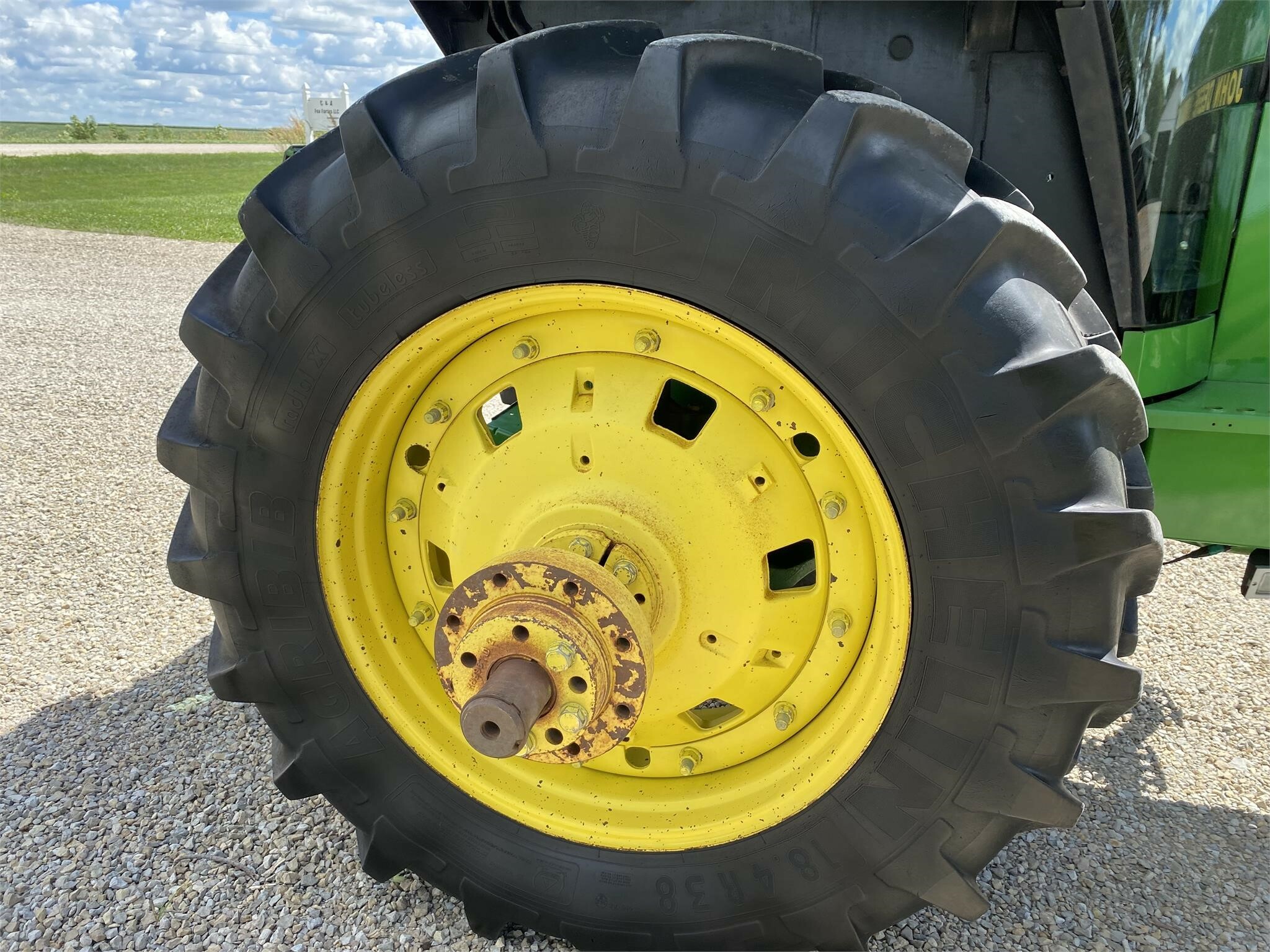 John Deere 4055 Tractor - Photo 16