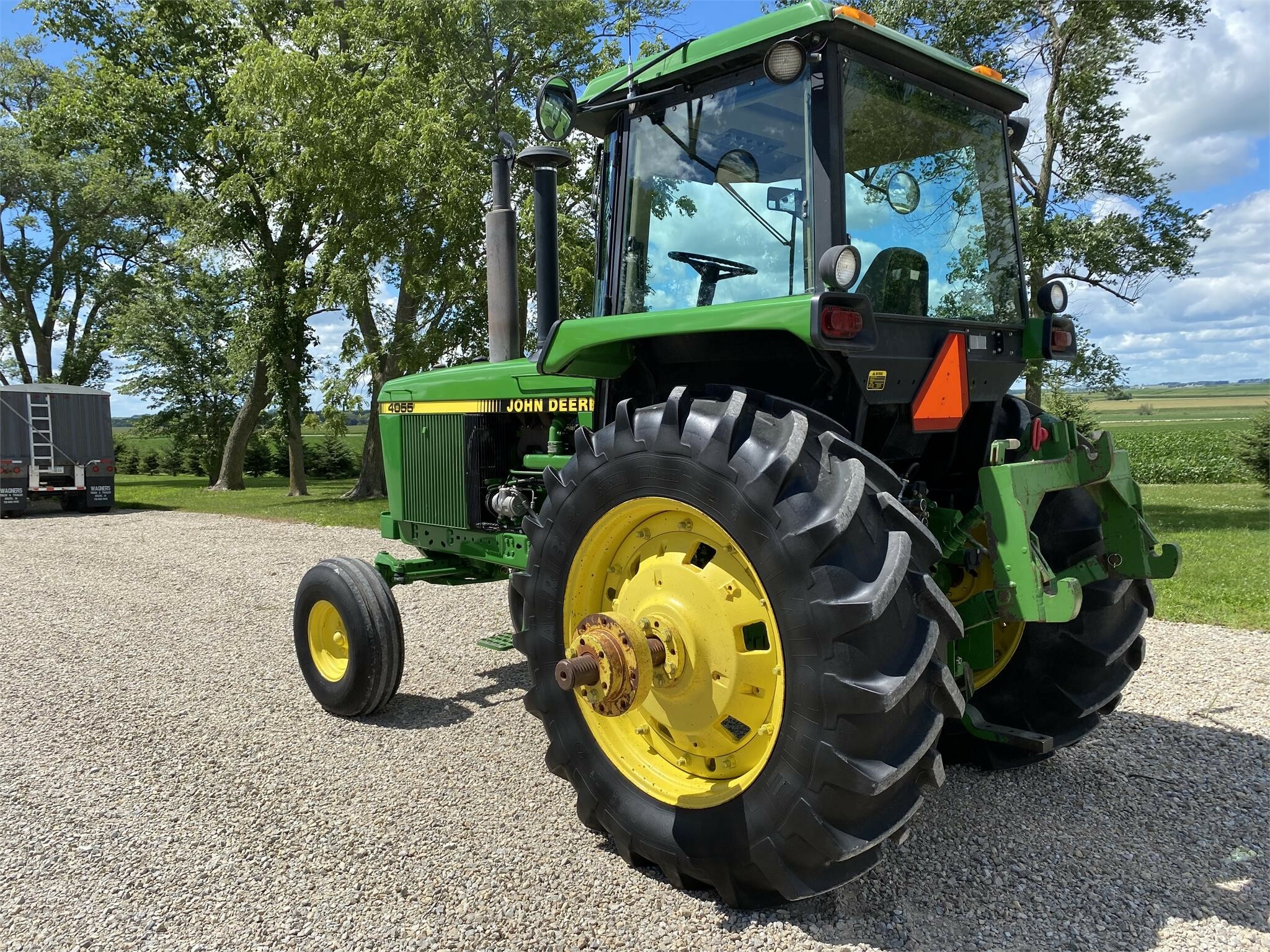 John Deere 4055 Tractor - Photo 3